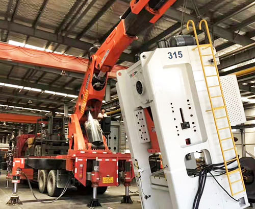 南京附近随车吊出租，轻松解决运输难题