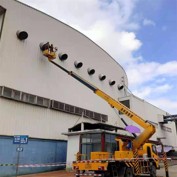 南京高空作业车出租服务：专业广告牌安装解决方案