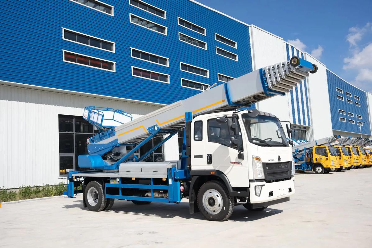 南京出租云梯车高空作业车 建筑垃圾搬运